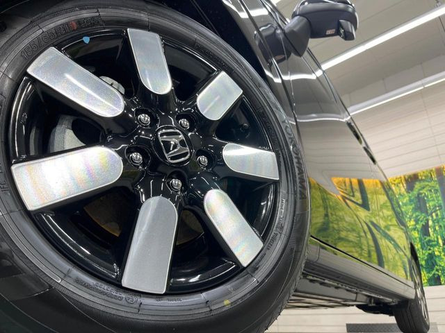 �y�����A���~�z�C�[���z�O�ςɃ}�b�`���������A���~�z�C�[���𑕒����Ă���܂��B�e��ЊO�A���~�z�C�[����A�X�^�b�h���X�^�C�����戵�����Ă���܂��B���񂲑��k����������