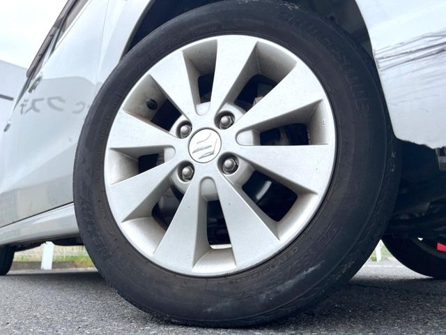 �y����14�C���`�A���~�z�C�[���z�O�ςɃ}�b�`���������A���~�z�C�[���𑕒����Ă���܂��B�e��ЊO�A���~�z�C�[����A�X�^�b�h���X�^�C�����戵�����Ă���܂��B���񂲑��k����������