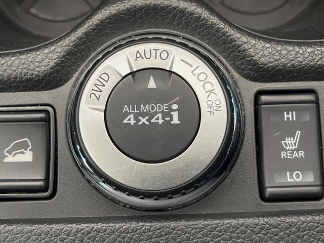 �y�I�[�����[�h4&times;4�z2WD/4WD���[�h����y�ɐ؂�ւ��\�B�R��d����2WD�A�X�^�b�N���ɖ𗧂�LOCK�AAUTO���[�h�ł�4WD�̔z���������Œ������A�H�ʏ󋵂��킸���肵��������T�|�[�g�B