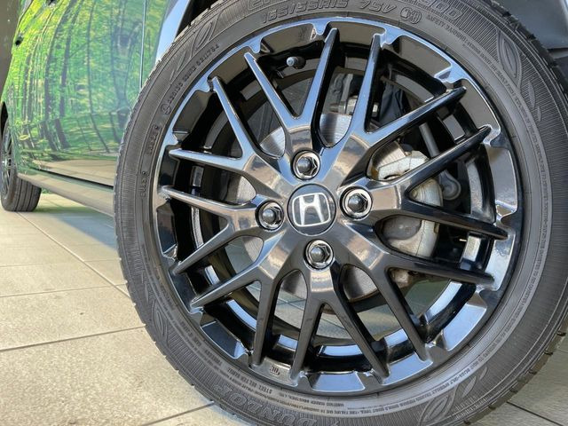 �y����15�C���`�A���~�z�C�[���z�O�ςɃ}�b�`���������A���~�z�C�[���𑕒����Ă���܂��B�e��ЊO�A���~�z�C�[����A�X�^�b�h���X�^�C�����戵�����Ă���܂��B���񂲑��k����������