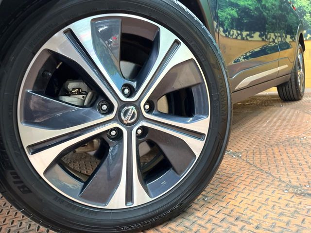 �y�����A���~�z�C�[���z�O�ςɃ}�b�`���������A���~�z�C�[���𑕒����Ă���܂��B�e��ЊO�A���~�z�C�[����A�X�^�b�h���X�^�C�����戵�����Ă���܂��B���񂲑��k����������