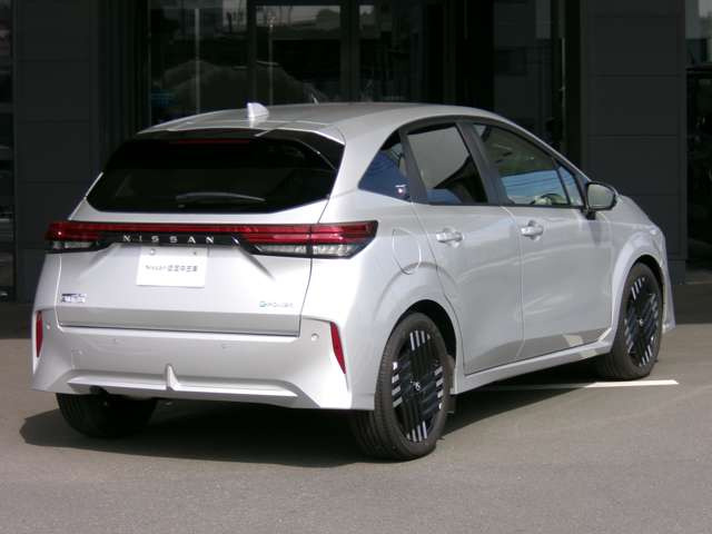 ノートオーラ1.2 G レザーエディション