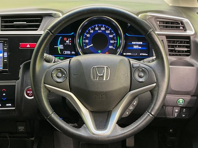 �y�X�e�A�����O�X�C�b�`�z�^�]���A�O������ڐ������炷���ƂȂ��A�I�[�f�B�I���̑��삪�\�ȕ֗��@�\!���S&���K�ȃh���C�u�����o���Ă���܂���
