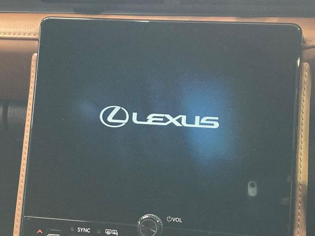 �y9.8�C���` �f�B�X�v���C�I�[�f�B�I�z���ʂ̃f�B�X�v���C��AppleCarPlay��AndroidAuto�����p�\�B�傫�ȉ�ʂŃX�}�z�i�r�A�v���������p���������܂���