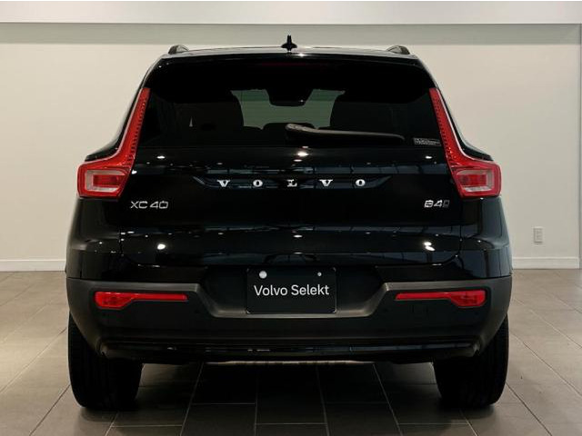 XC40B4 AWD Rデザイン 4WD