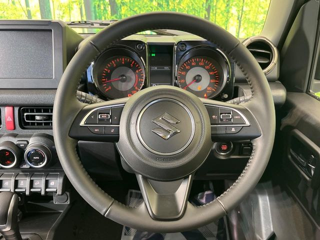 【純正革巻きステアリング】上質な革を使用することで、手にしっかり馴染みとても運転しやすいハンドルです♪