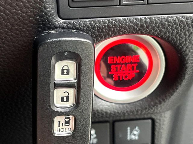 �yHonda�X�}�[�g�L�[�z�J�o����|�P�b�g�ɓ��ꂽ�܂܂ł��h�A�̎{���E�������\�ȃX�}�[�g�L�[�𑕔��B�G���W���̃I���E�I�t�����J�M�����o���K�v����������Ƃ��Ă��֗��ł���