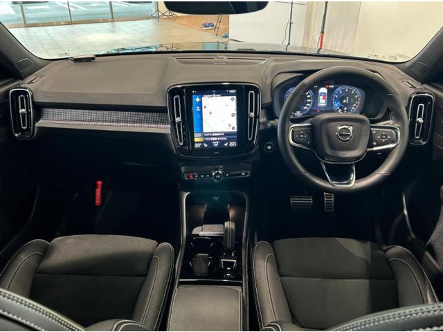 XC40B4 AWD Rデザイン 4WD