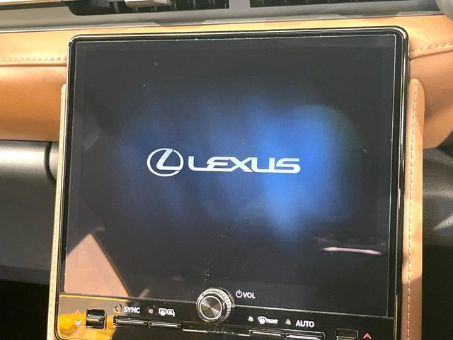 �y9.8�C���` �f�B�X�v���C�I�[�f�B�I�z���ʂ̃f�B�X�v���C��AppleCarPlay��AndroidAuto�����p�\�B�傫�ȉ�ʂŃX�}�z�i�r�A�v���������p���������܂���