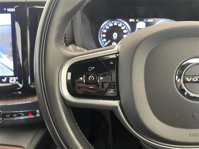 XC60B5 AWD インスクリプション 4WD