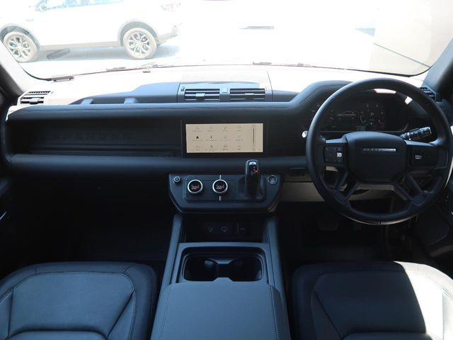 ディフェンダー110 X ダイナミック SE 3.0L D300 ディーゼル 4WD