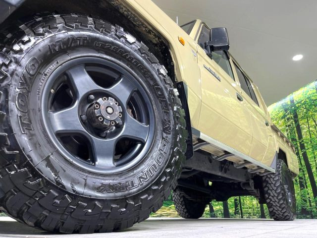 �y16�C���`�A���~�z�C�[���z�O�ςɃ}�b�`�����A���~�z�C�[���𑕒����Ă���܂��B�e��A���~�z�C�[����A�X�^�b�h���X�^�C�����戵�����Ă���܂��B���񂲑��k����������