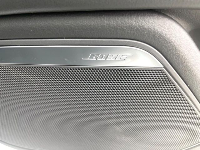 ��BOSE�T���E���h�V�X�e��:���f�����ɍœK�Ȓ������{���ꂽ�A�l�C�̃T�E���h�V�X�e���ł��B�ʏ�̃X�s�[�J�[�Ɣ�r���Ă����̍L���肪�������܂��B���񂲗��X�̏ゲ�̊����������B