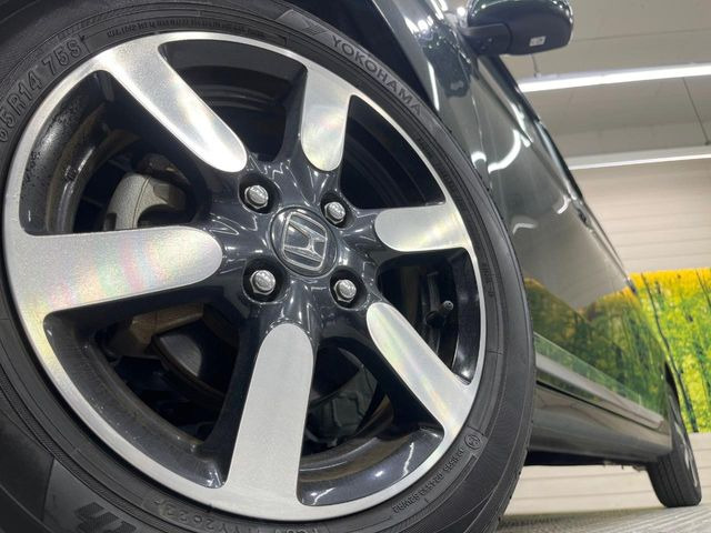 �y�����A���~�z�C�[���z�O�ςɃ}�b�`���������A���~�z�C�[���𑕒����Ă���܂��B�e��ЊO�A���~�z�C�[����A�X�^�b�h���X�^�C�����戵�����Ă���܂��B���񂲑��k����������