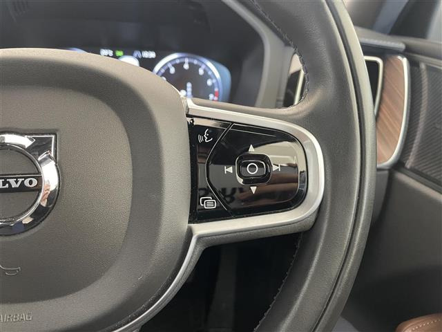 XC60B5 AWD インスクリプション 4WD