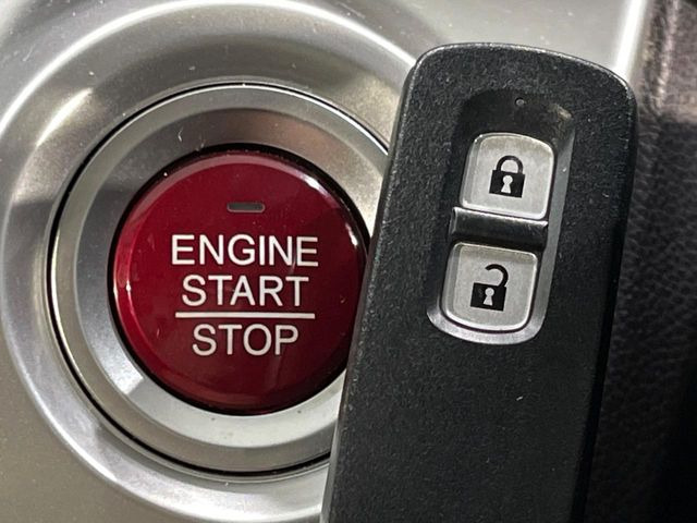 �yHonda�X�}�[�g�L�[�z�J�o����|�P�b�g�ɓ��ꂽ�܂܂ł��h�A�̎{���E�������\�ȃX�}�[�g�L�[�𑕔��B�G���W���̃I���E�I�t�����J�M�����o���K�v����������Ƃ��Ă��֗��ł���