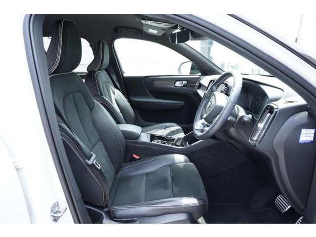 XC40B4 AWD Rデザイン 4WD
