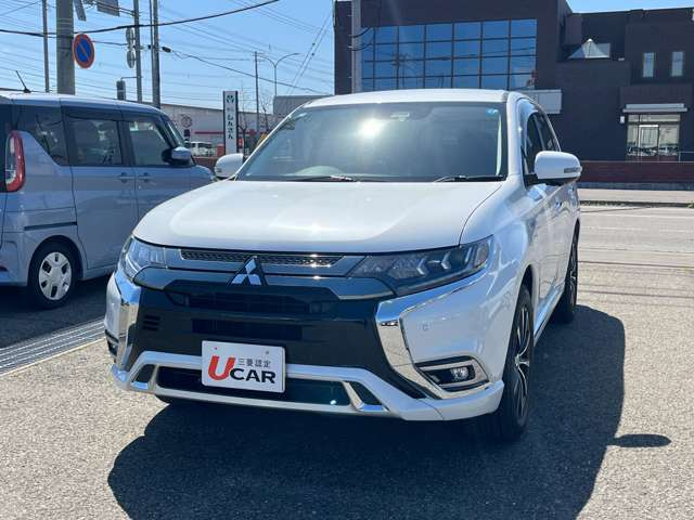 アウトランダーPHEV2.4 G プラスパッケージ 4WD