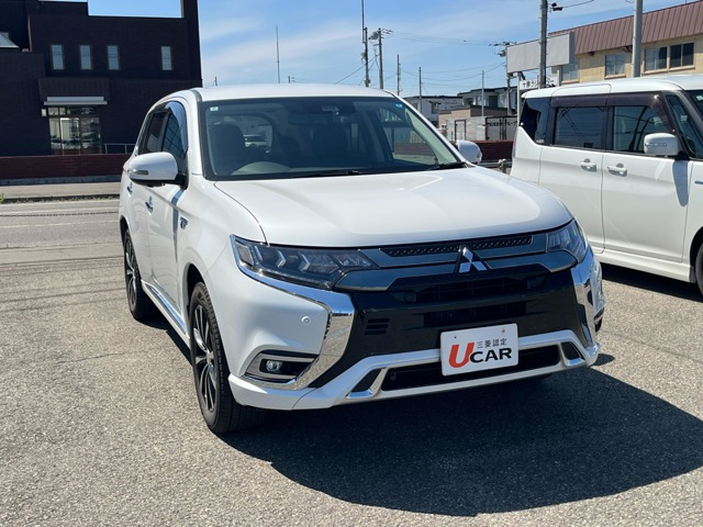 アウトランダーPHEV2.4 G プラスパッケージ 4WD