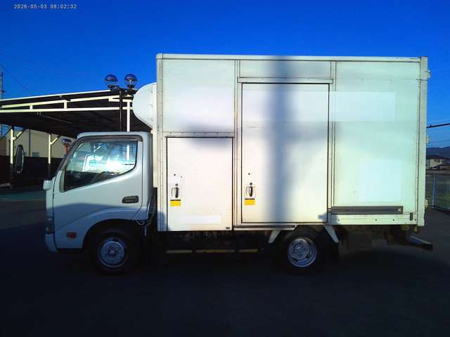 デュトロ冷蔵冷凍車