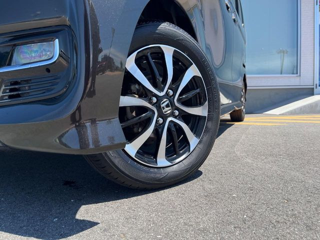 �y����14�C���`�A���~�z�C�[���z�O�ςɃ}�b�`���������A���~�z�C�[���𑕒����Ă���܂��B�e��ЊO�A���~�z�C�[����A�X�^�b�h���X�^�C�����戵�����Ă���܂��B���񂲑��k����������