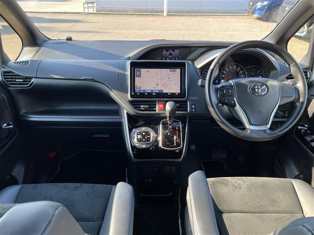 ヴォクシー2.0 ZS 煌III 4WD