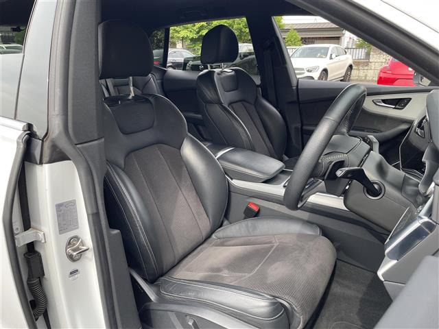 Q855 TFSI クワトロ デビューパッケージ Sライン 4WD