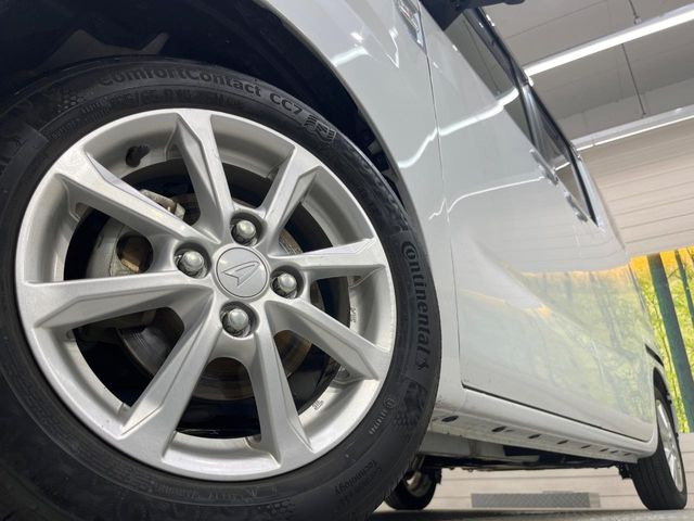 �y�����A���~�z�C�[���z�O�ςɃ}�b�`���������A���~�z�C�[���𑕒����Ă���܂��B�e��ЊO�A���~�z�C�[����A�X�^�b�h���X�^�C�����戵�����Ă���܂��B���񂲑��k����������