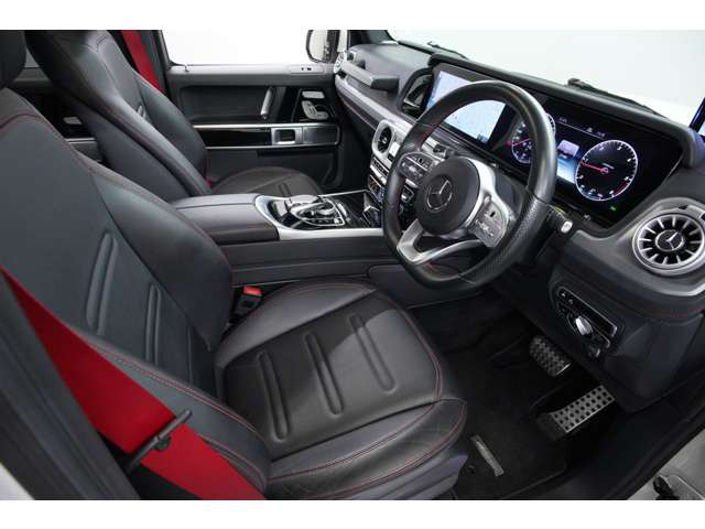 AMG���C���ɂ�鐸���ȃG�N�X�e���A�ɉ����A���O�W���A���[�p�b�P�[�W�������炷�㎿�ȃC���e���A��Ԃ́A���킩����ʂȃV�[���܂ŕ��L�����􂵂܂��B