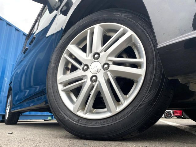 �y����15�C���`�A���~�z�C�[���z�O�ςɃ}�b�`���������A���~�z�C�[���𑕒����Ă���܂��B�e��ЊO�A���~�z�C�[����A�X�^�b�h���X�^�C�����戵�����Ă���܂��B���񂲑��k����������