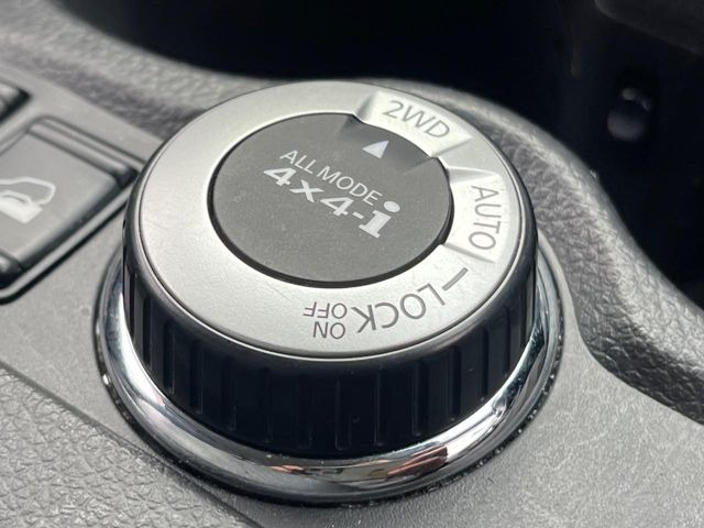 �y�I�[�����[�h4&times;4�z2WD/4WD���[�h����y�ɐ؂�ւ��\�B�R��d����2WD�A�X�^�b�N���ɖ𗧂�LOCK�AAUTO���[�h�ł�4WD�̔z���������Œ������A�H�ʏ󋵂��킸���肵��������T�|�[�g�B