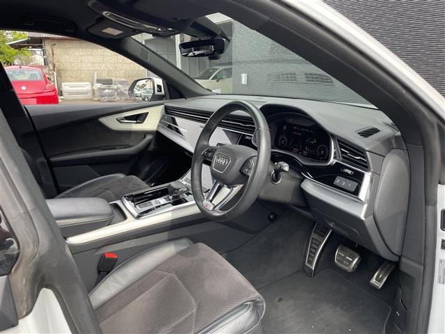 Q855 TFSI クワトロ デビューパッケージ Sライン 4WD