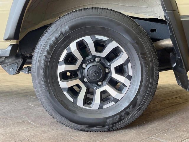 �y����16�C���`�A���~�z�C�[���z�O�ςɃ}�b�`���������A���~�z�C�[���𑕒����Ă���܂��B�e��ЊO�A���~�z�C�[����A�X�^�b�h���X�^�C�����戵�����Ă���܂��B���񂲑��k����������