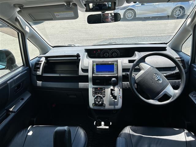 ヴォクシー2.0 トランスX 4WD