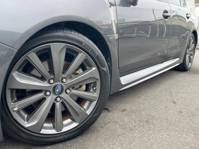 �y����18�C���`�A���~�z�C�[���z�O�ςɃ}�b�`���������A���~�z�C�[���𑕒����Ă���܂��B�e��ЊO�A���~�z�C�[����A�X�^�b�h���X�^�C�����戵�����Ă���܂��B���񂲑��k����������