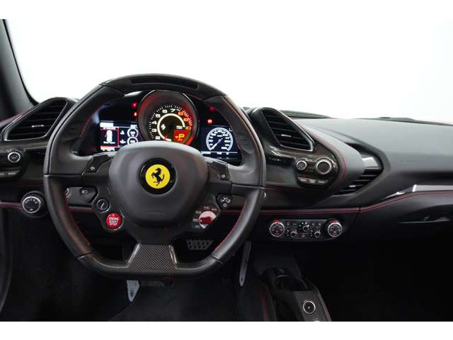 F1�e�N�m���W�[���Ïk����LED�X�e�A�����O�z�C�[���ƃ}�l�b�e�B�[�m�_�C�����B�E�F�b�g�E�X�|�[�c�E���[�X�ȂǑ��s���[�h���w��ŏu���ɐ؂�ւ�����A�t�F���[���Ȃ�ł͂̑��c�̌��ł��B