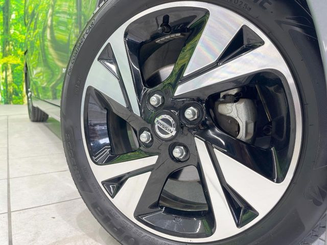 �y����15�C���`�A���~�z�C�[���z�O�ςɃ}�b�`���������A���~�z�C�[���𑕒����Ă���܂��B�e��ЊO�A���~�z�C�[����A�X�^�b�h���X�^�C�����戵�����Ă���܂��B���񂲑��k����������