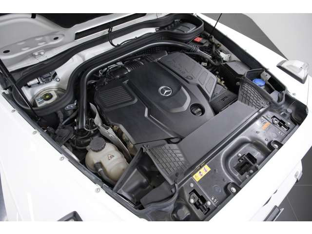2.9L ����6�C��DOHC�^�[�{ (�f�B�[�[��)�A286ps/61.2kgm�A�S��&times;�S��&times;�S��mm 4660&times;1985&times;1975mm�A�ԗ��d�� 2460kg
