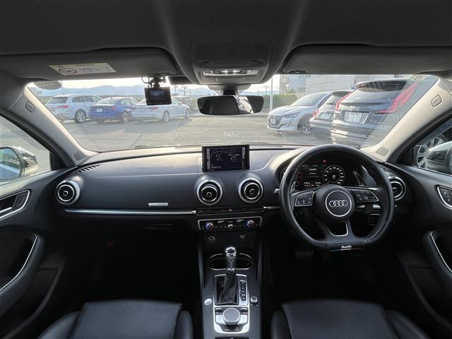 A3セダン40 TFSI クワトロ スポーツ 4WD