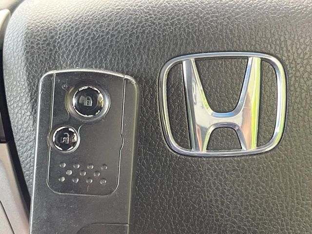 �yHonda�X�}�[�g�L�[�z�J�o����|�P�b�g�ɓ��ꂽ�܂܂ł��h�A�̎{���E�������\�ȃX�}�[�g�L�[�𑕔��B�G���W���̃I���E�I�t�����J�M�����o���K�v����������Ƃ��Ă��֗��ł���