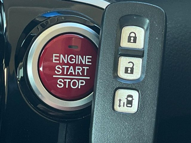 �yHonda�X�}�[�g�L�[�z�J�o����|�P�b�g�ɓ��ꂽ�܂܂ł��h�A�̎{���E�������\�ȃX�}�[�g�L�[�𑕔��B�G���W���̃I���E�I�t�����J�M�����o���K�v����������Ƃ��Ă��֗��ł���