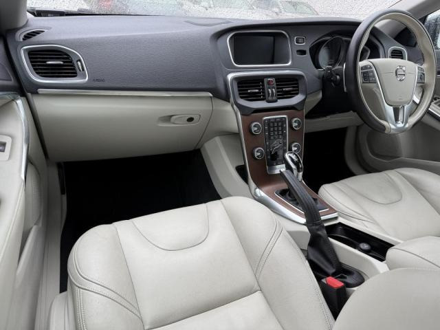V40D4 インスクリプション ディーゼル