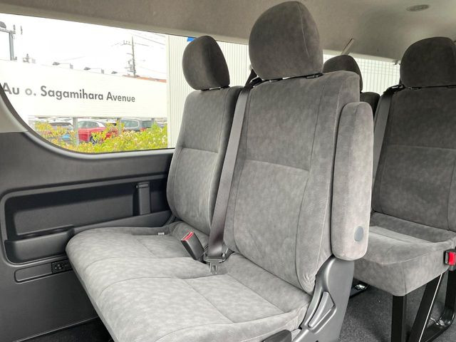 高品質なオリジナルフロアマットもオプションにてご用意しております。お好きなデザインやカラーをお車に合わせて選んでいただくことができます♪