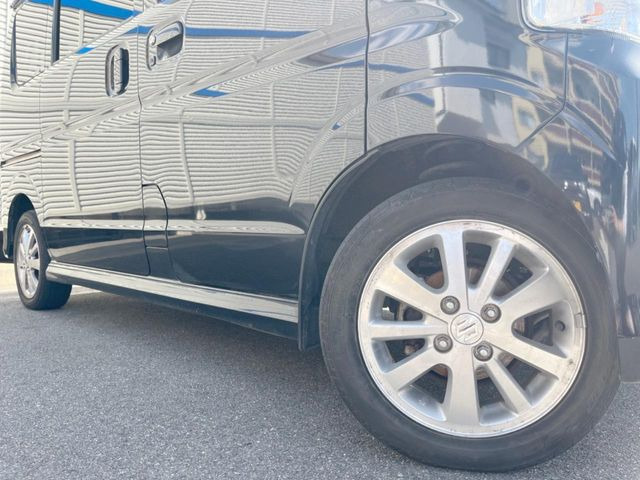 �y����14�C���`�A���~�z�C�[���z�O�ςɃ}�b�`�����A���~�z�C�[���𑕒����Ă���܂��B�e��A���~�z�C�[����A�X�^�b�h���X�^�C�����戵�����Ă���܂��B���񂲑��k����������