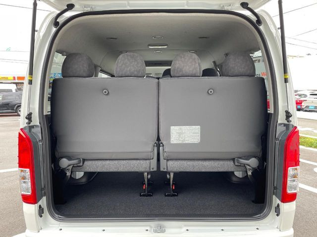 普段のお買い物や通勤、送迎等に十分な荷室スペースを確保しております。4列目シートを上げると、大きな荷物の積載も可能です♪