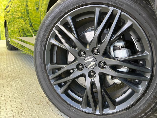 �y����18�C���`�A���~�z�C�[���z�O�ςɃ}�b�`���������A���~�z�C�[���𑕒����Ă���܂��B�e��ЊO�A���~�z�C�[����A�X�^�b�h���X�^�C�����戵�����Ă���܂��B���񂲑��k����������