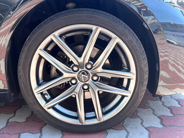 �y����18�C���`�A���~�z�C�[���z�O�ςɃ}�b�`���������A���~�z�C�[���𑕒����Ă���܂��B�e��ЊO�A���~�z�C�[����A�X�^�b�h���X�^�C�����戵�����Ă���܂��B���񂲑��k����������