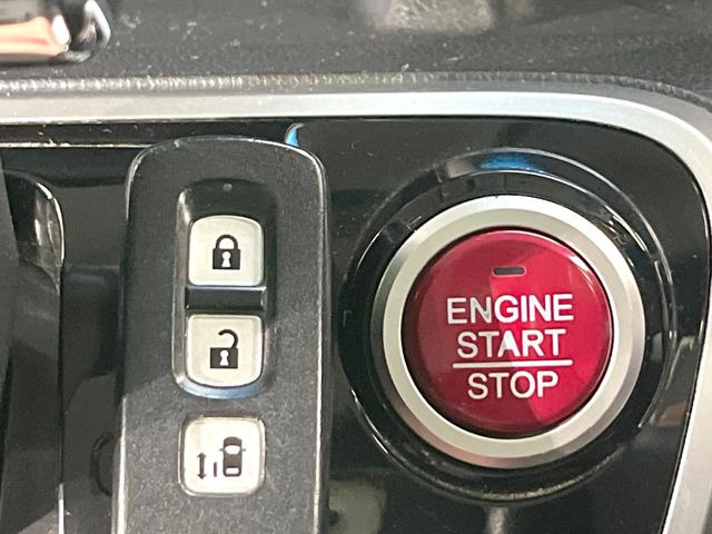 �yHonda�X�}�[�g�L�[�z�J�o����|�P�b�g�ɓ��ꂽ�܂܂ł��h�A�̎{���E�������\�ȃX�}�[�g�L�[�𑕔��B�G���W���̃I���E�I�t�����J�M�����o���K�v����������Ƃ��Ă��֗��ł���