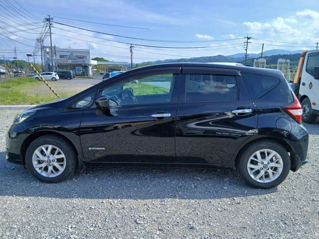 ノート1.2 e-POWER メダリスト FOUR 4WD