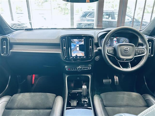 XC40B4 AWD Rデザイン 4WD